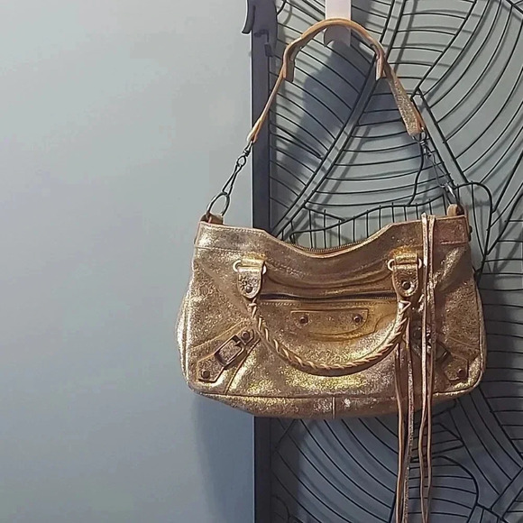 Shoulder  Bag/Satchel Sparkling Gold Crackled Leather Bag with Tassels - Picture 9 of 10